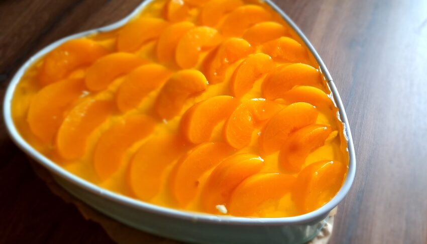 Pfirsichtorte ohne Backen mit Eierplätzchen – schnelles Rezept