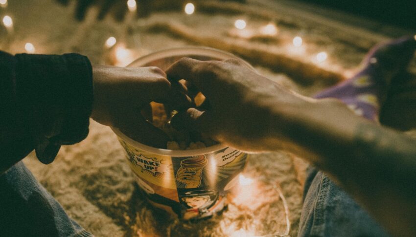 Heimkino Paar Popcorn