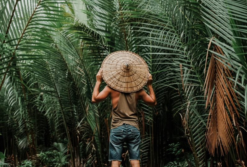 Erlebnisreisen Mann im Dschungel